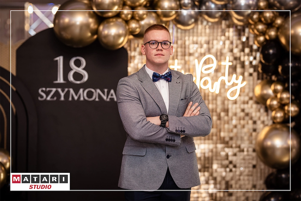 Doświadczony kamerzysta na osiemnastkę w Toruniu filmuje pierwszy taniec jubilatki