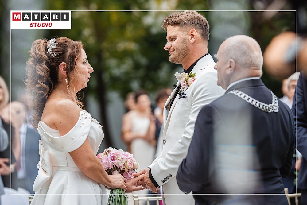Fotograf na wesele uchwycił detale dekoracji kościelnych