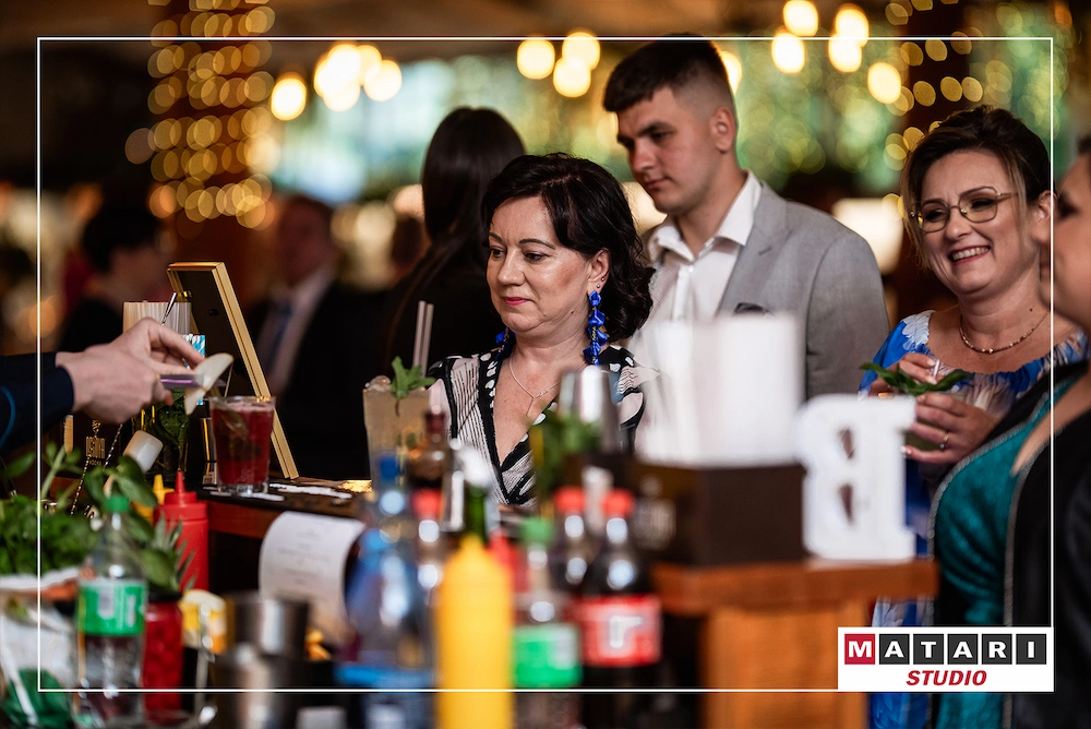 Taniec Pary Młodej w romantycznym świetle